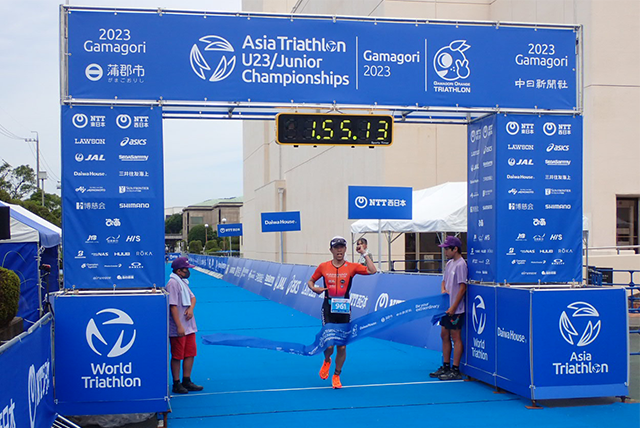 Kazuo Ito is running into the finish gate