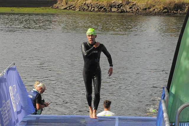 A triathlon player after swimming