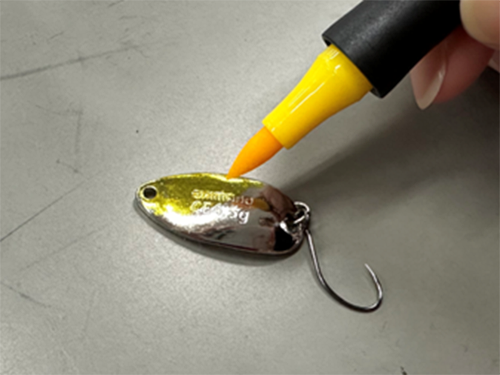 painting metal fishing blade with yellow ink marker